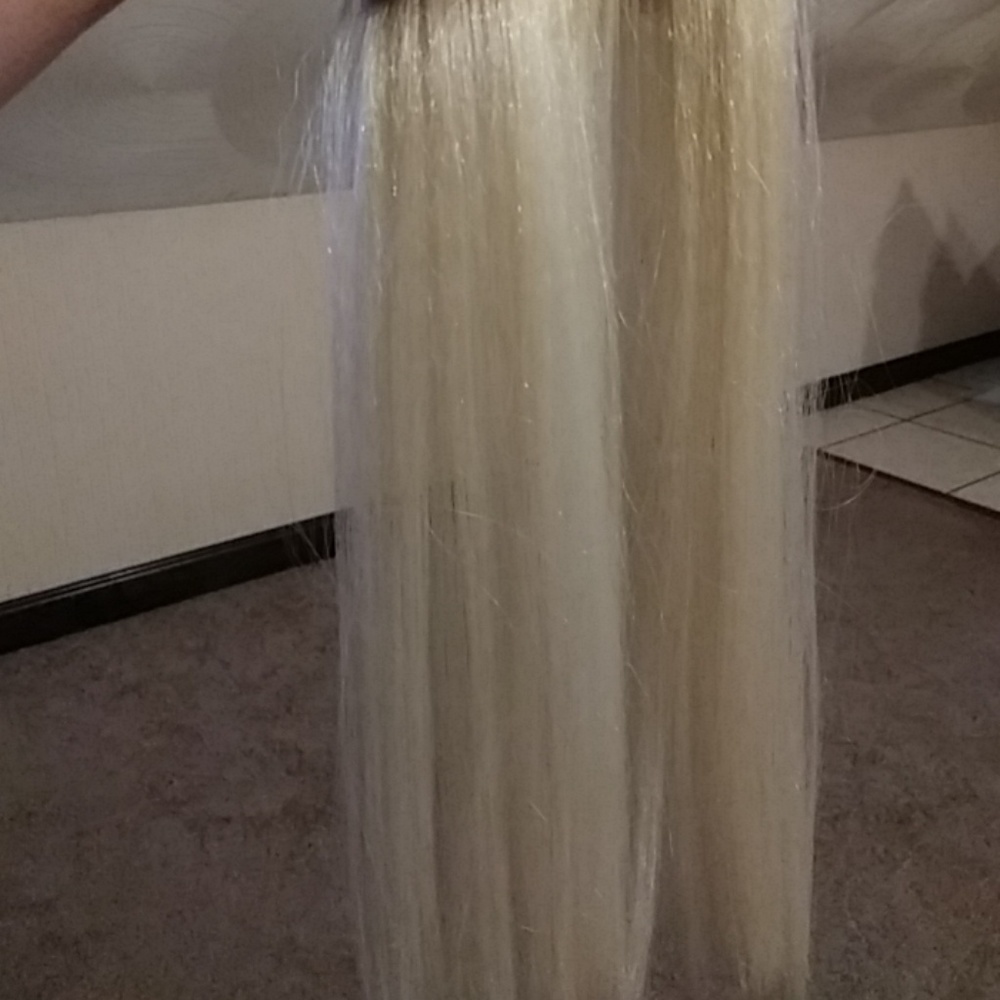 Blond NEVER USED. 22 inch hair extensions.